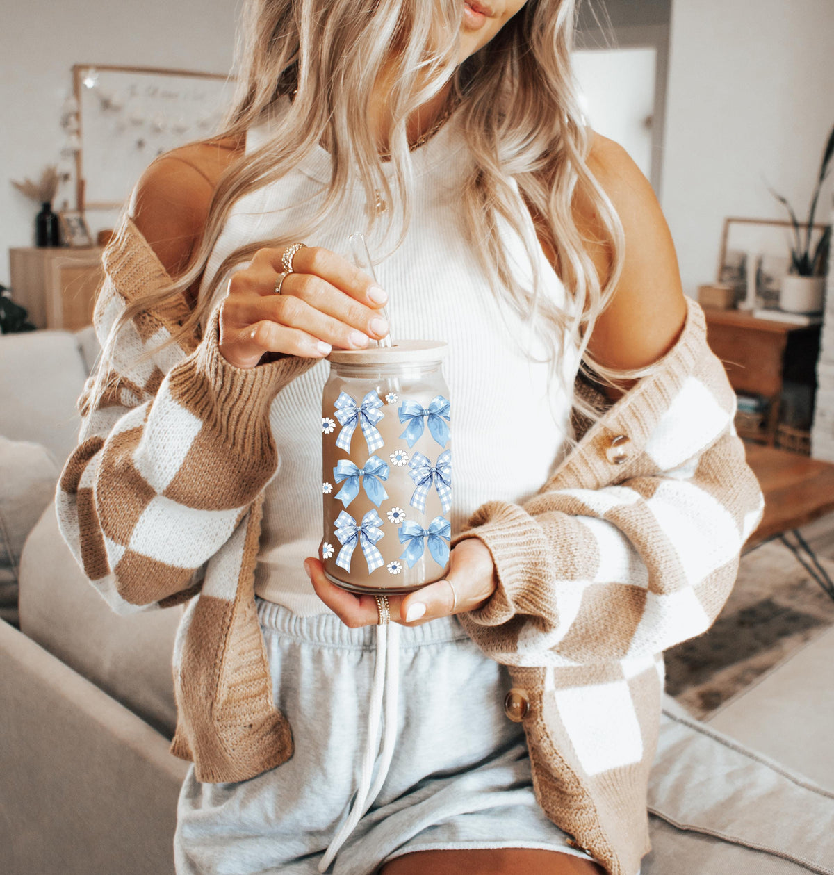 Blue Bows Pattern Can Glass Tumbler, Gingham Design Coquettes And Daisy Print Iced Coffee Cup