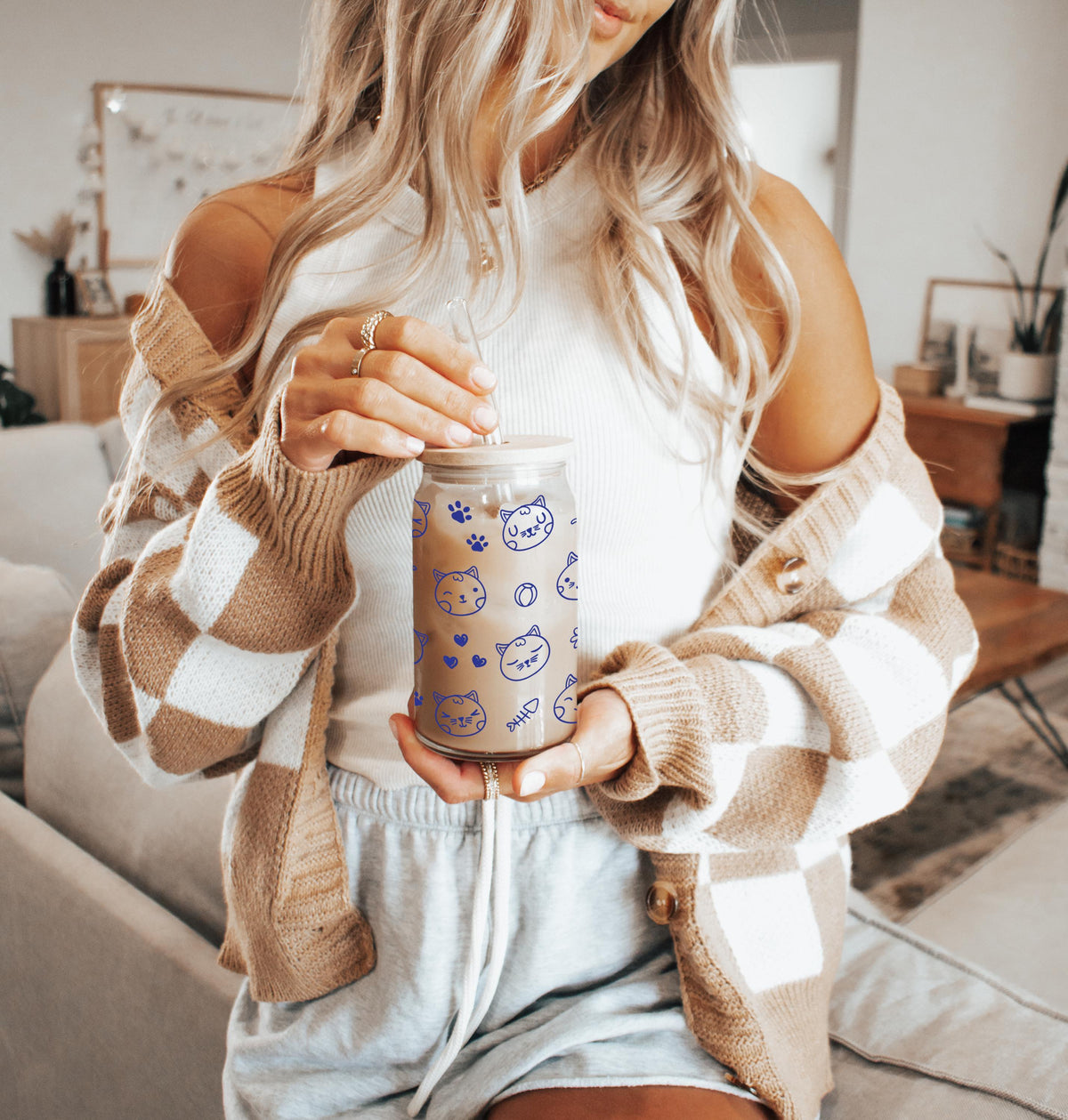 Cat Face & Small Hearts Doodle Can Glass Tumbler, Cute Cat Mom Iced Coffee Cup