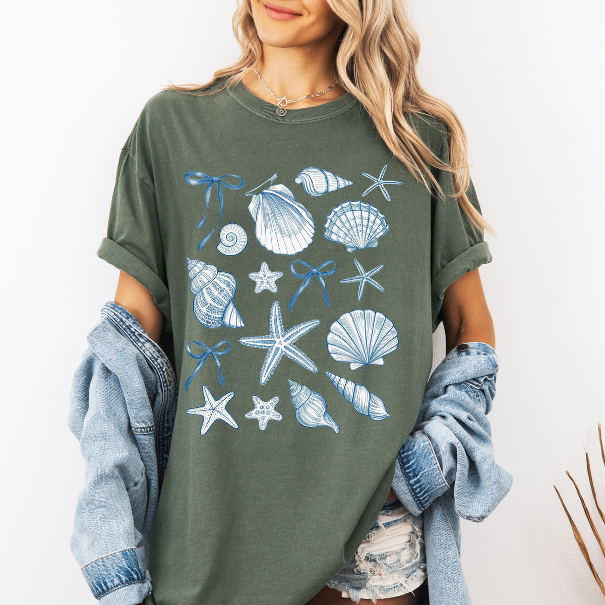 Comfort Colors® T-shirt, Seashell Coquette Bow Shirt, Starfish Seashell Tee, Beach Lover Crewneck, Cute Coastal Top, Summer Vacation Tee
