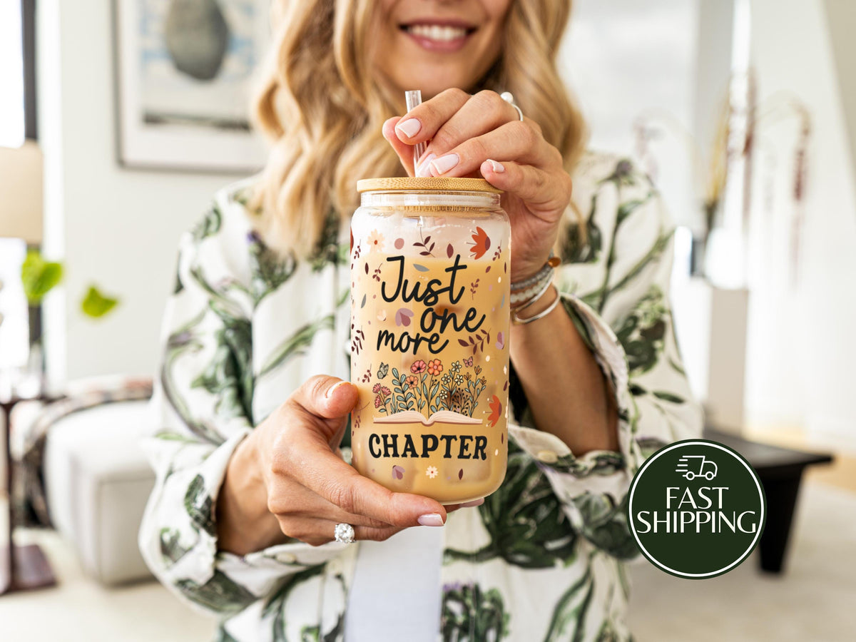 Just One More Chapter Can Glass Tumbler, Wild Floral Book Lovers Iced Coffee Cup