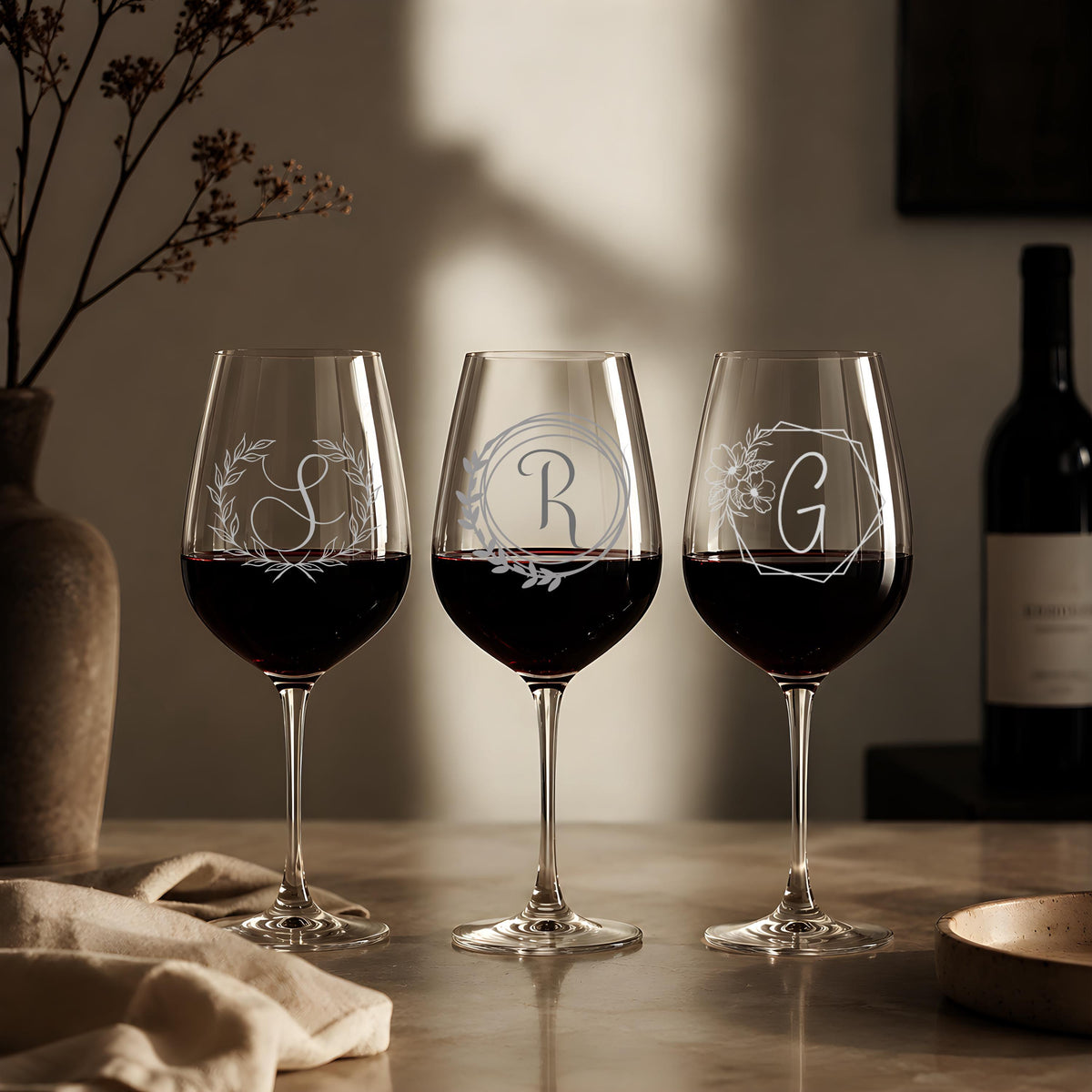 Personalized Floral Monogrammed Wine Glass, Aesthetic Initial Design Wine Cup